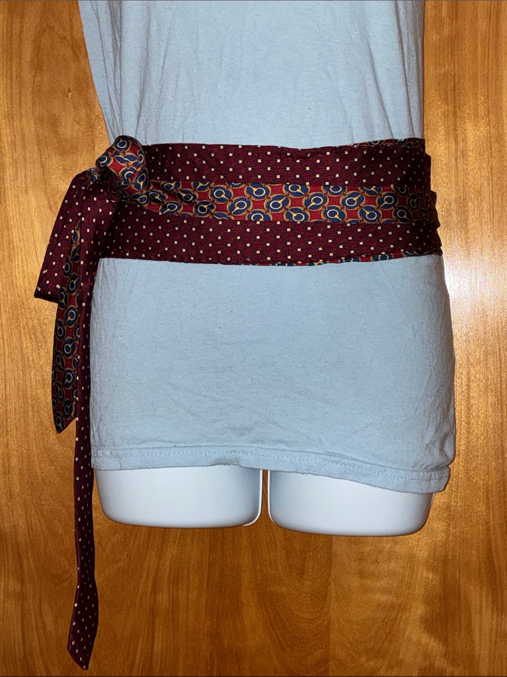 Handmade Metropolitan View Red, Gold, & Blue Tie Belt One Size